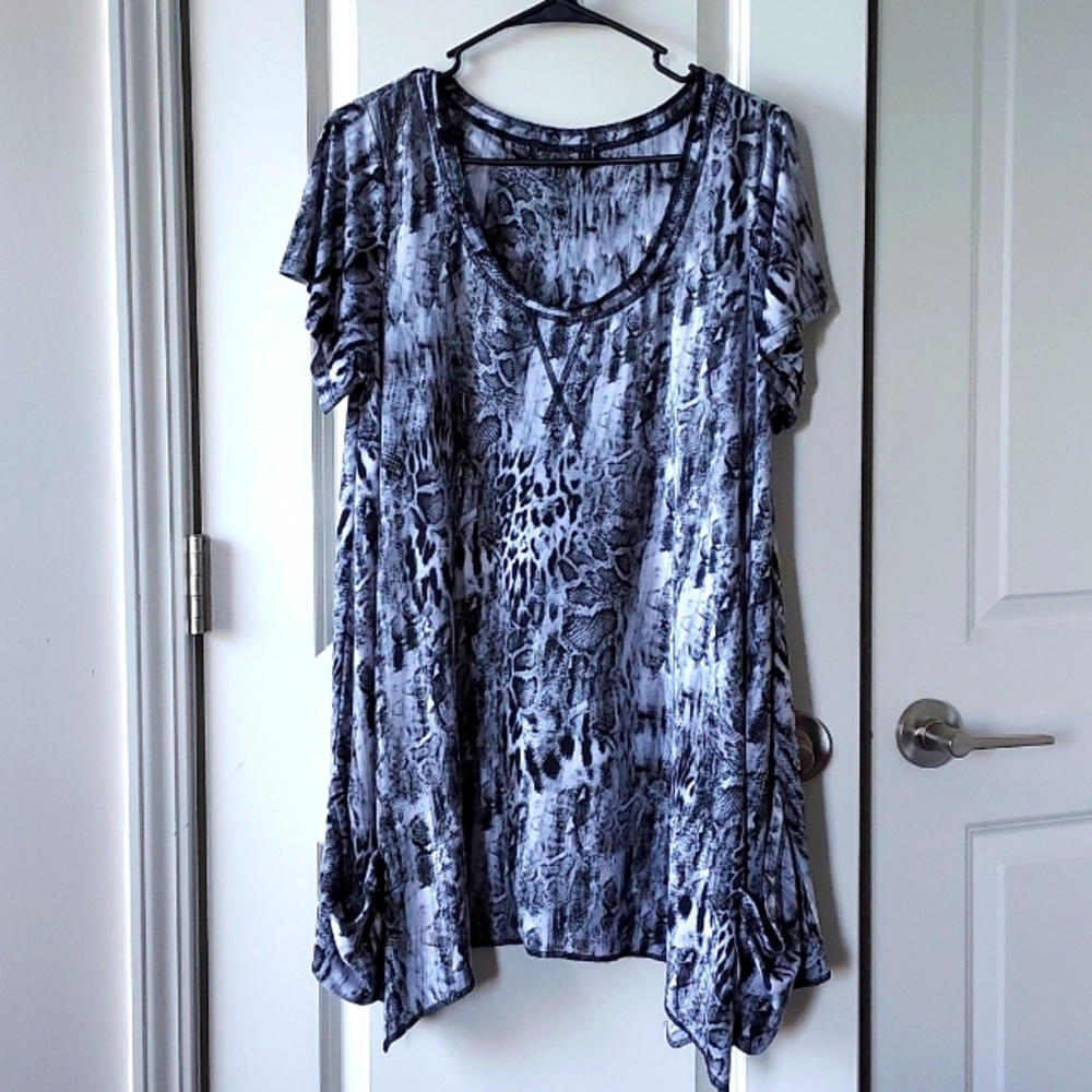 Unbranded short sleeve blouse / top black white